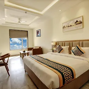 **** Hotel King India